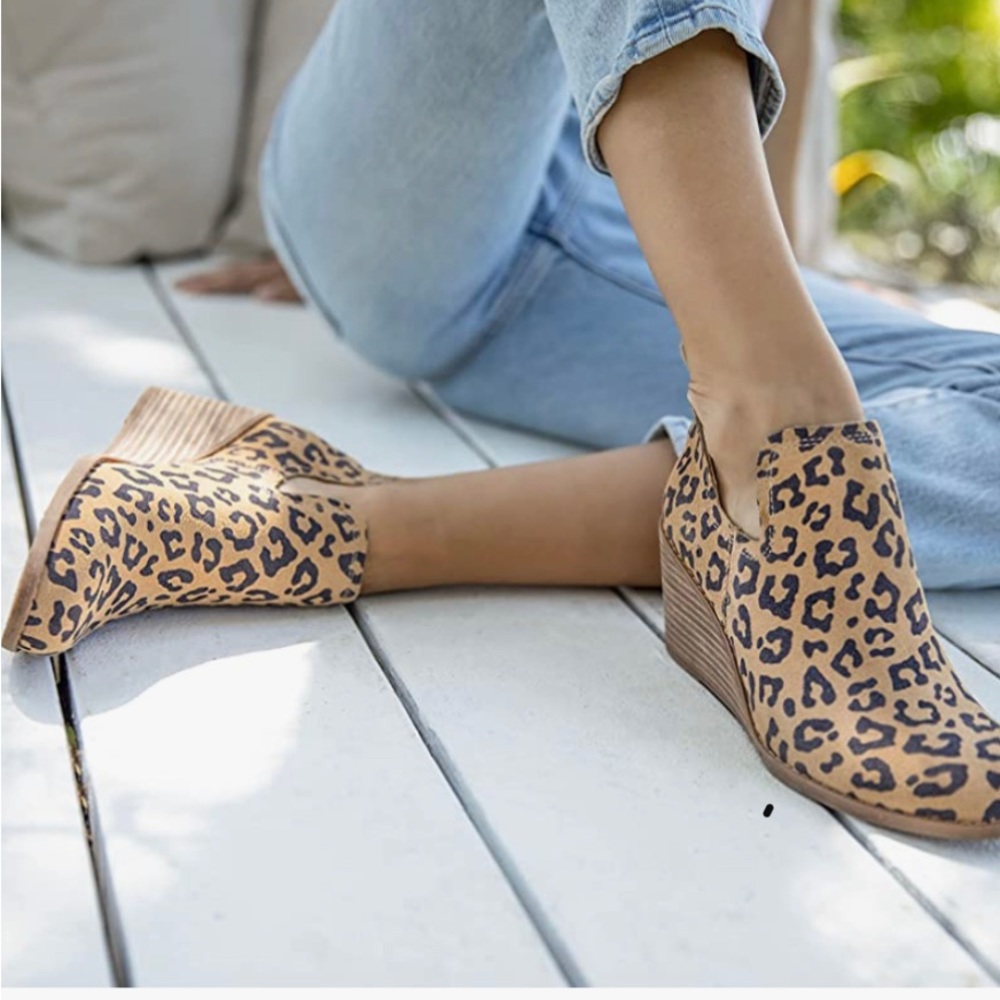 Tom’s kallie Ortholite comfort foam ankle boots Leopard print suede size 7.5 NEW